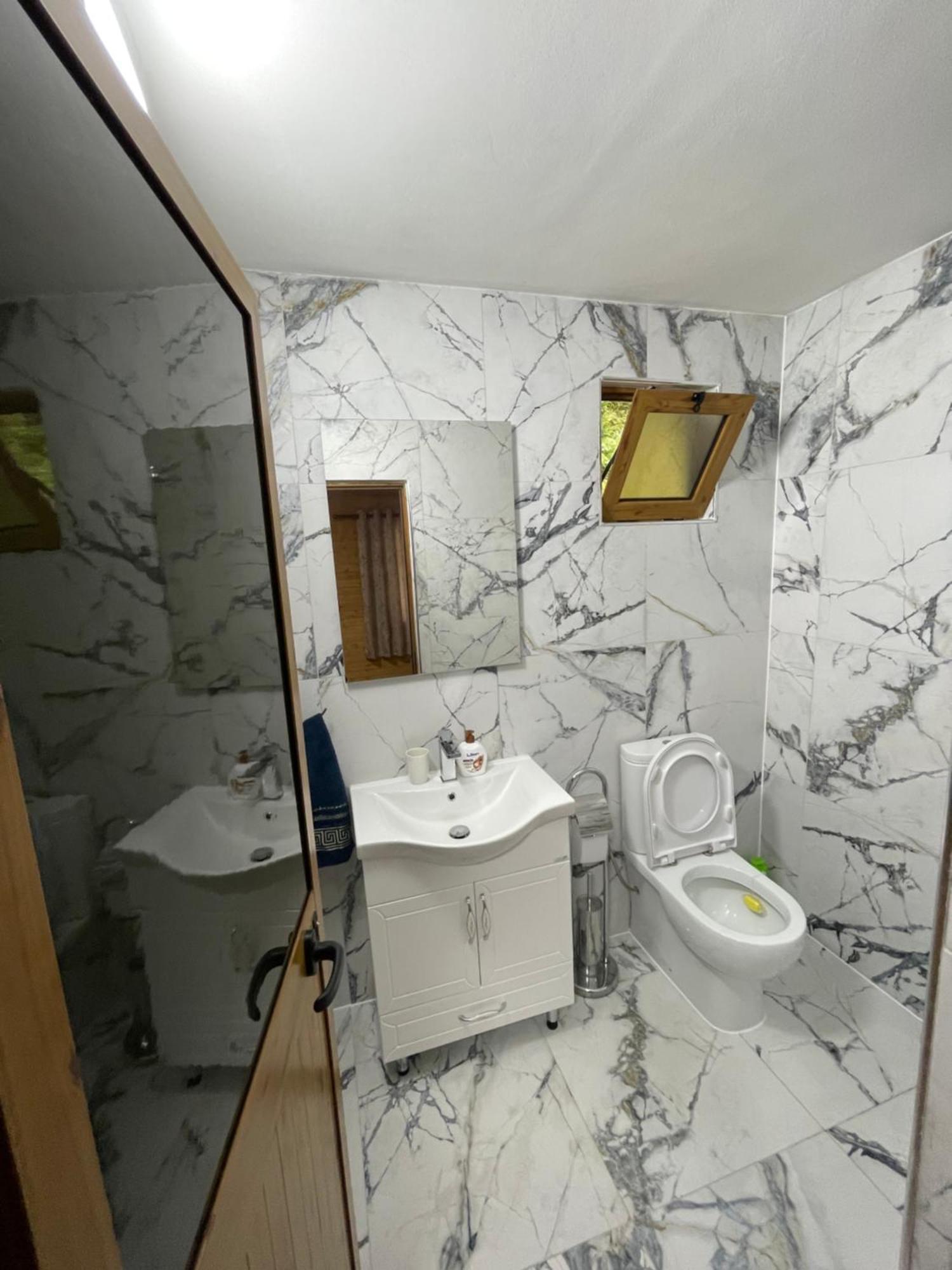 Guri I Lekes Guesthouse Moll' e Shoshit Ngoại thất bức ảnh