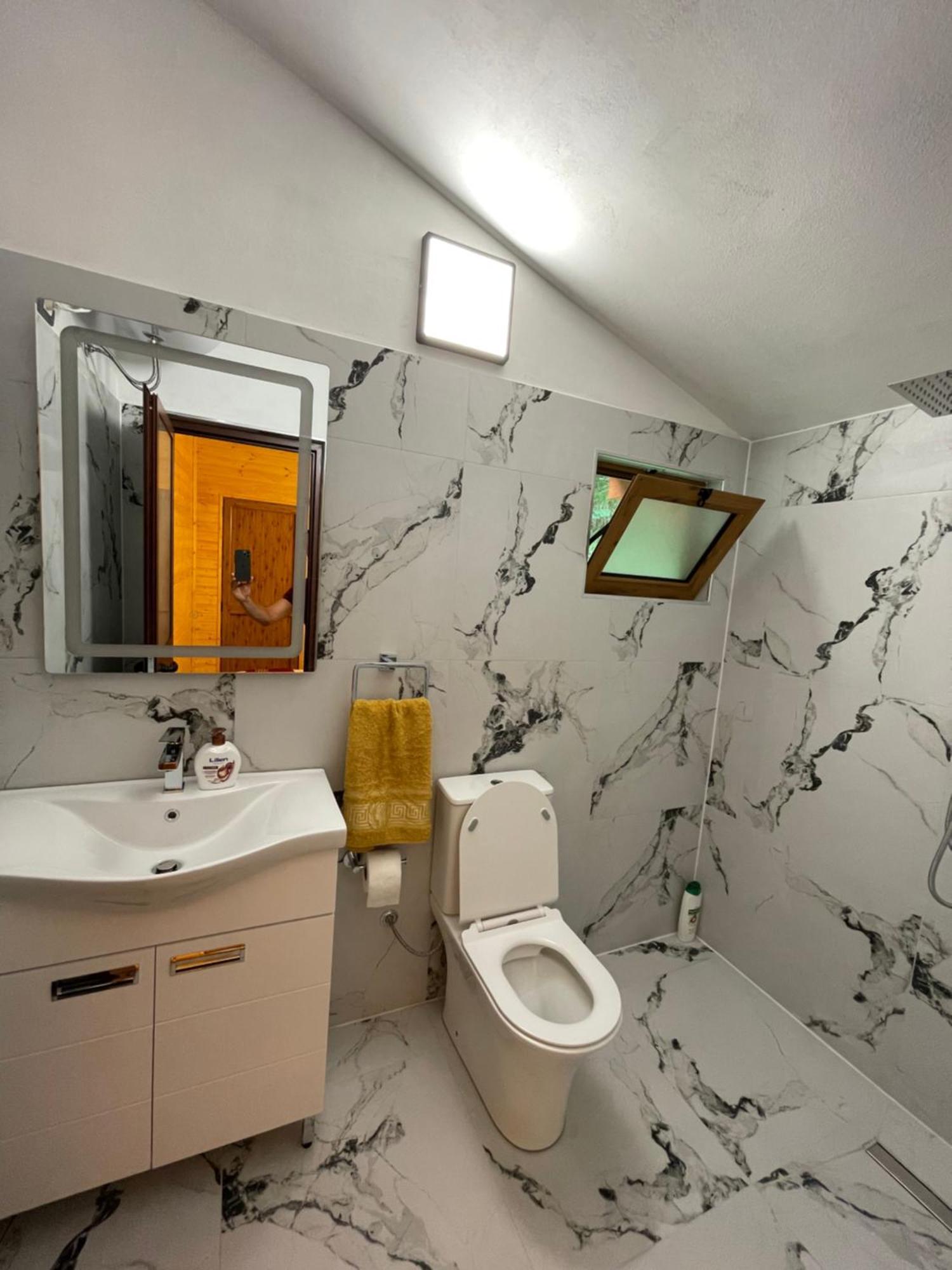 Guri I Lekes Guesthouse Moll' e Shoshit Ngoại thất bức ảnh