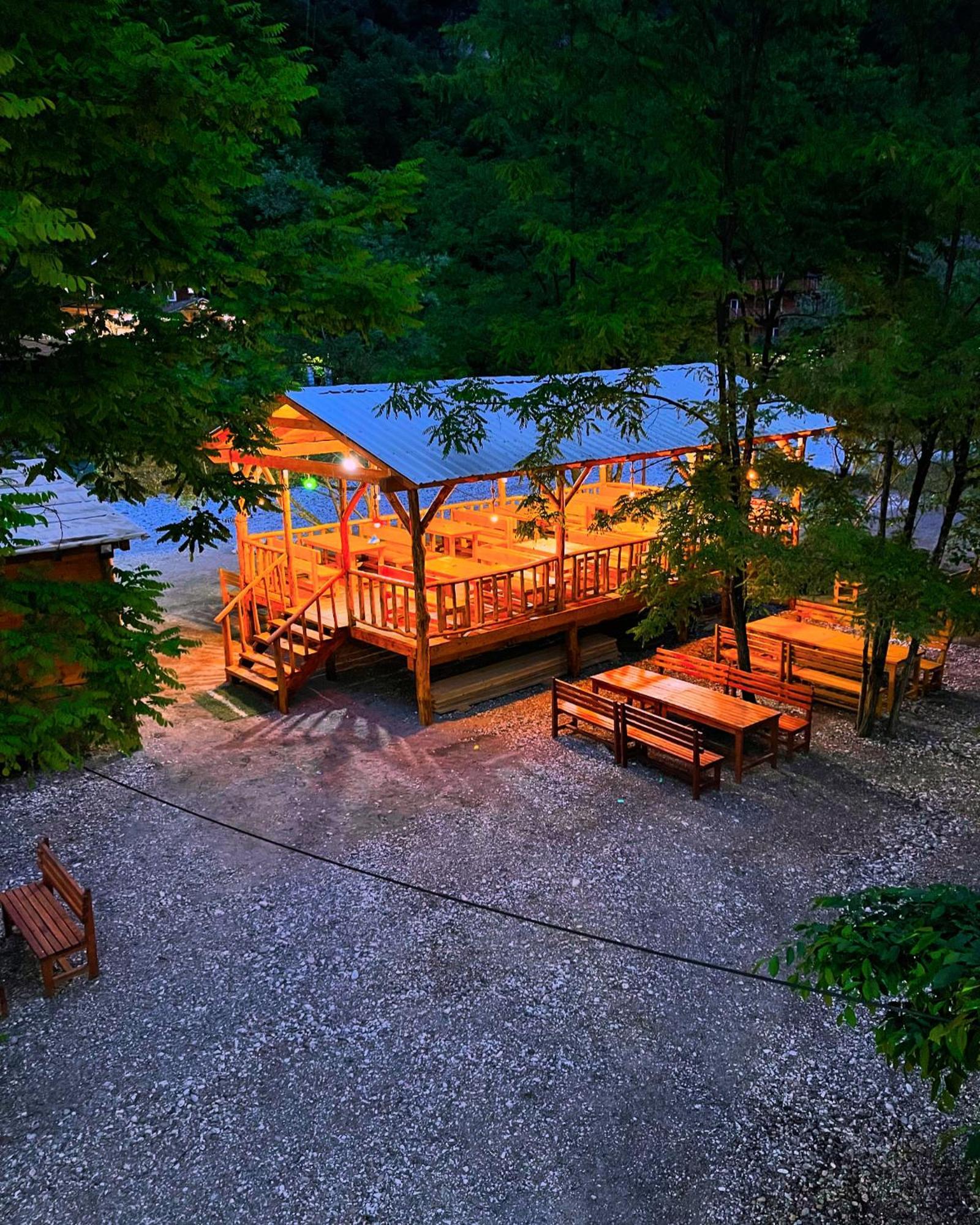 Guri I Lekes Guesthouse Moll' e Shoshit Ngoại thất bức ảnh