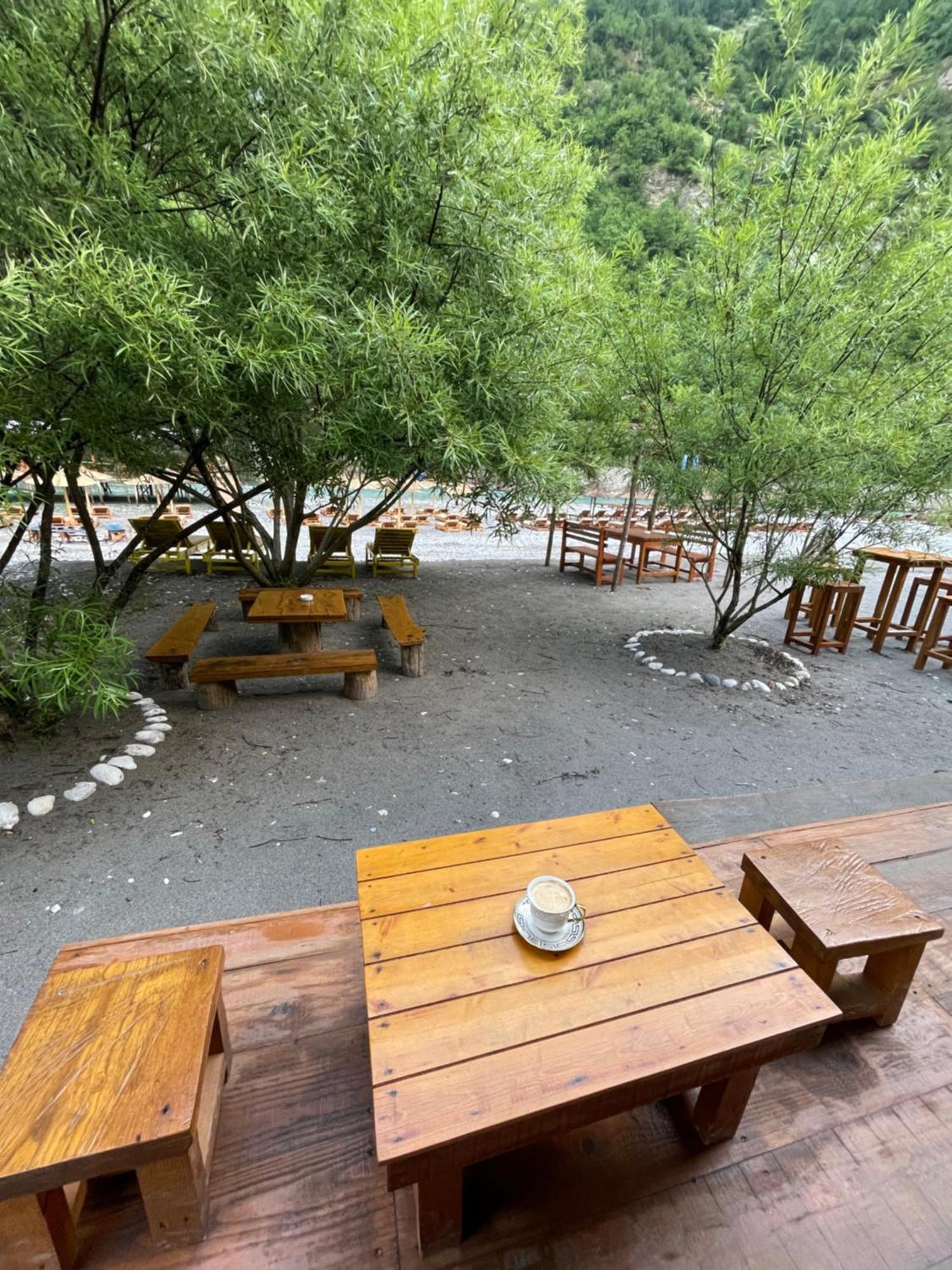 Guri I Lekes Guesthouse Moll' e Shoshit Ngoại thất bức ảnh