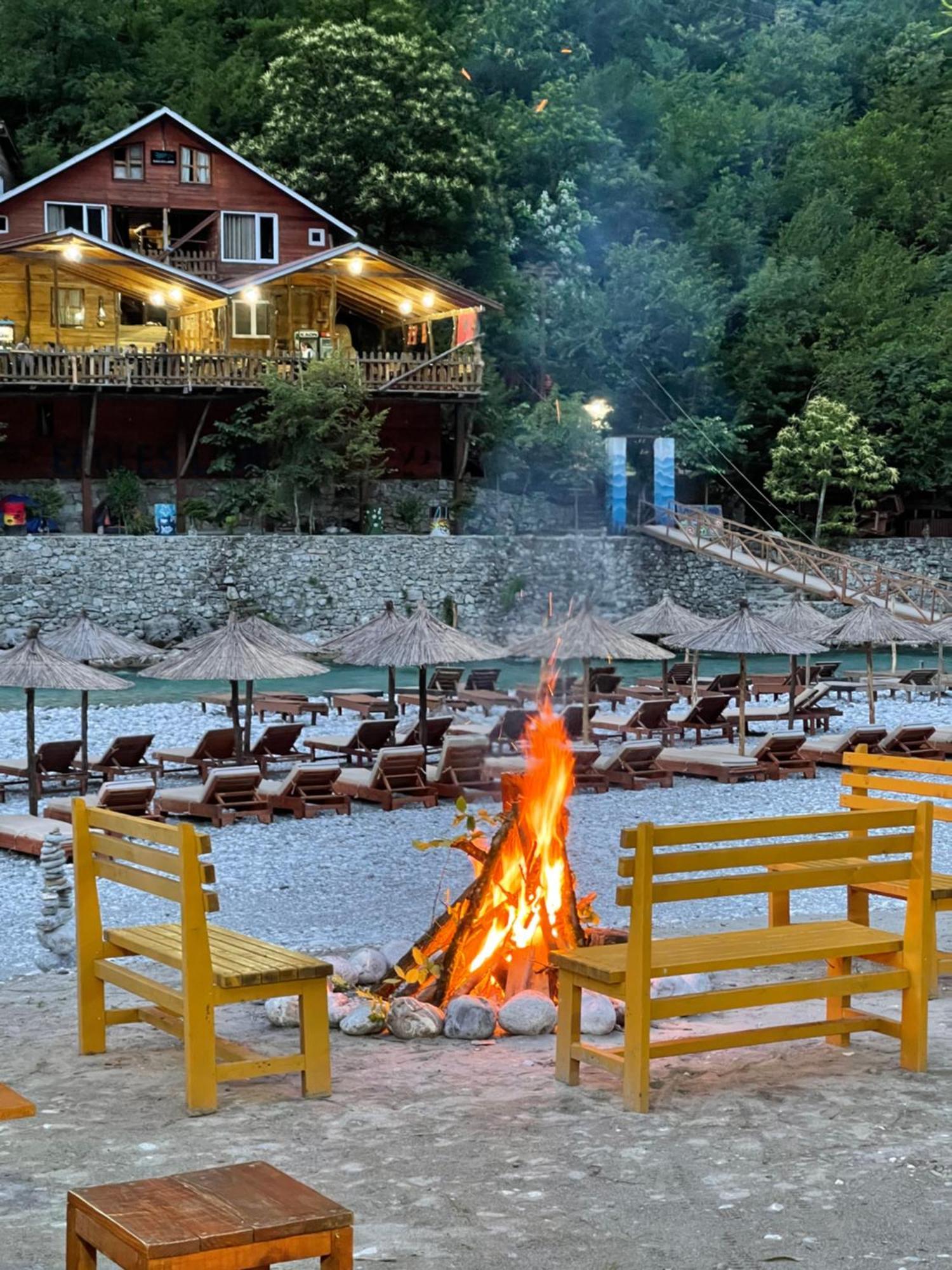 Guri I Lekes Guesthouse Moll' e Shoshit Ngoại thất bức ảnh