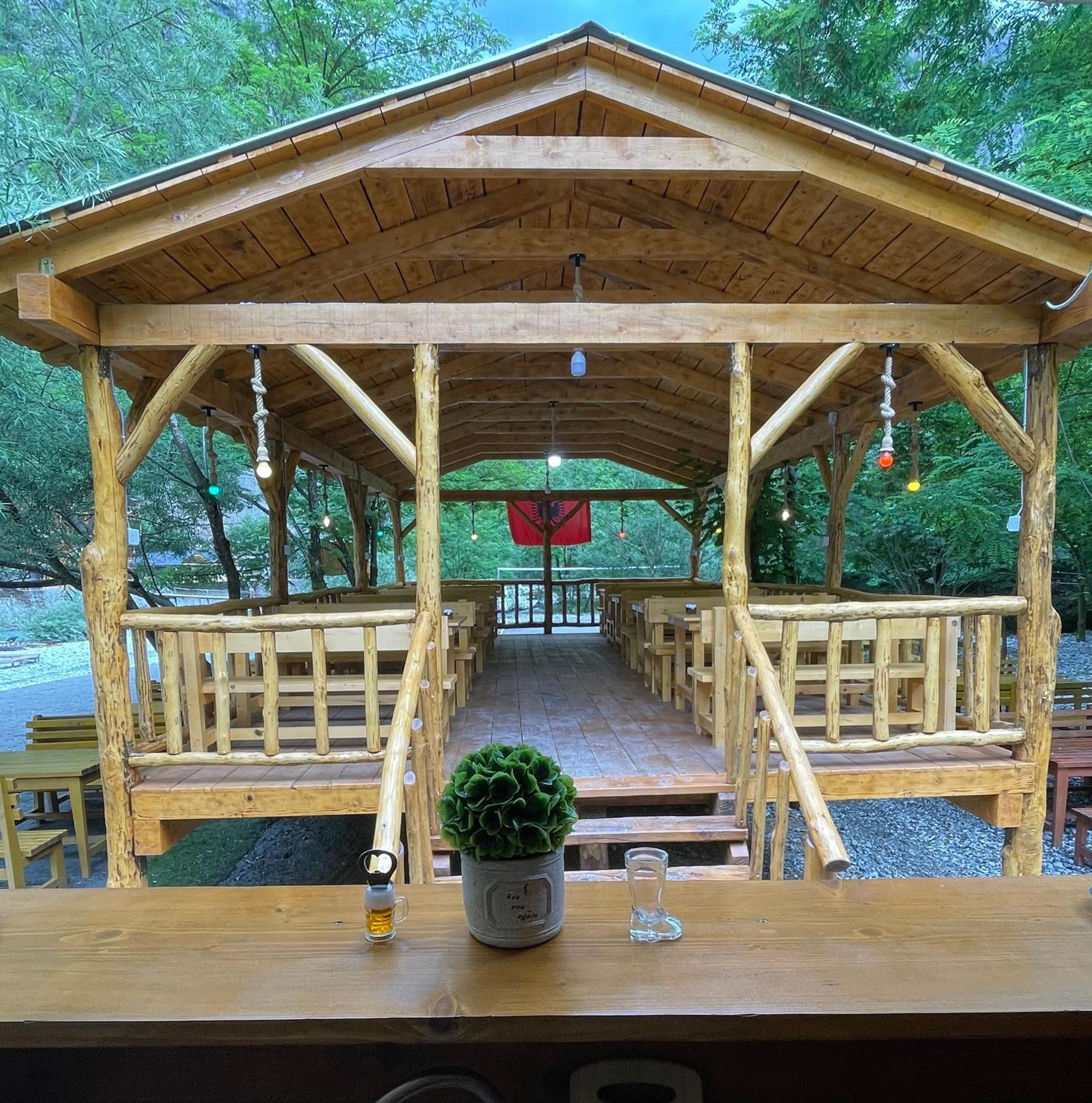 Guri I Lekes Guesthouse Moll' e Shoshit Ngoại thất bức ảnh