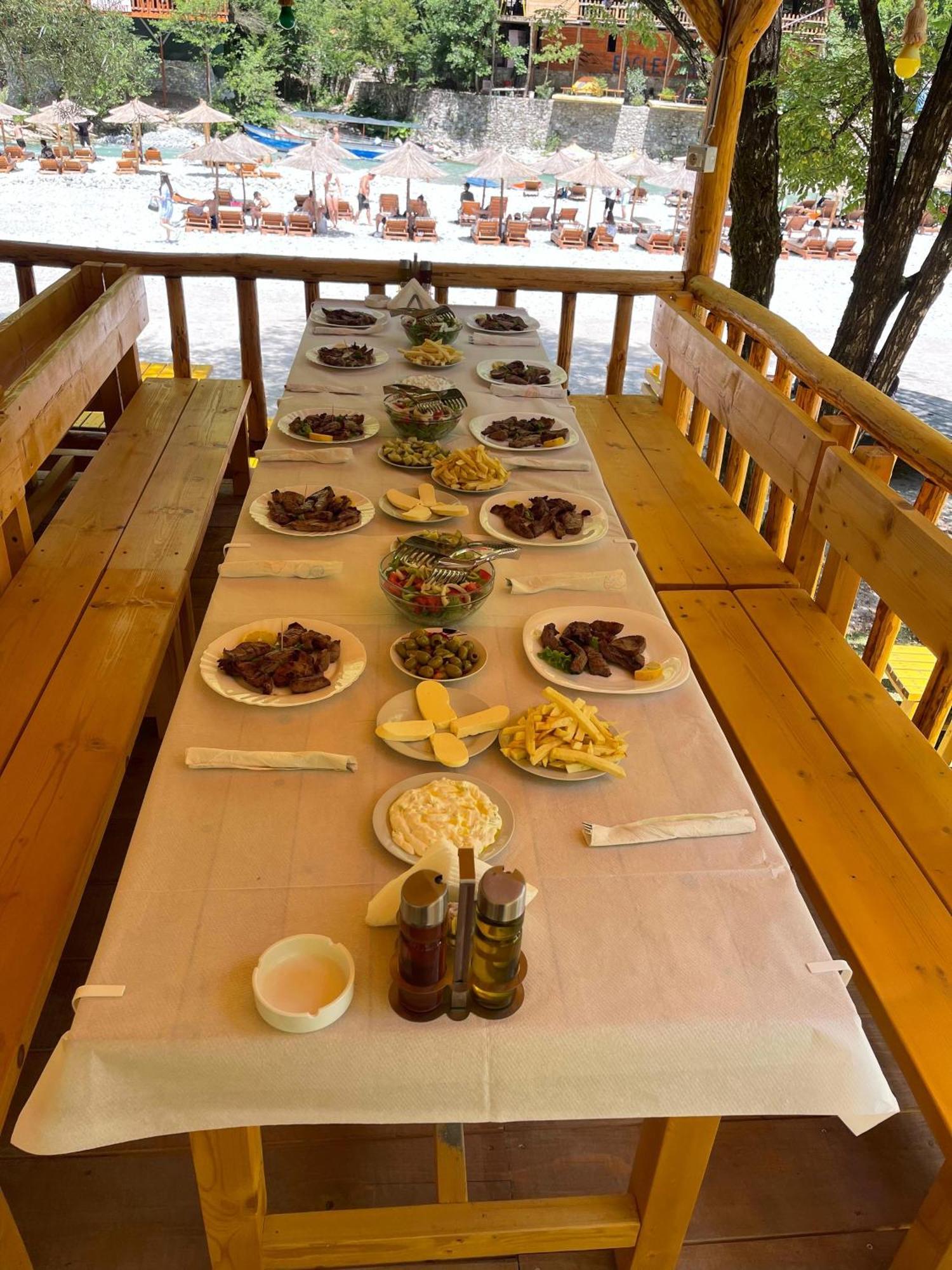Guri I Lekes Guesthouse Moll' e Shoshit Ngoại thất bức ảnh