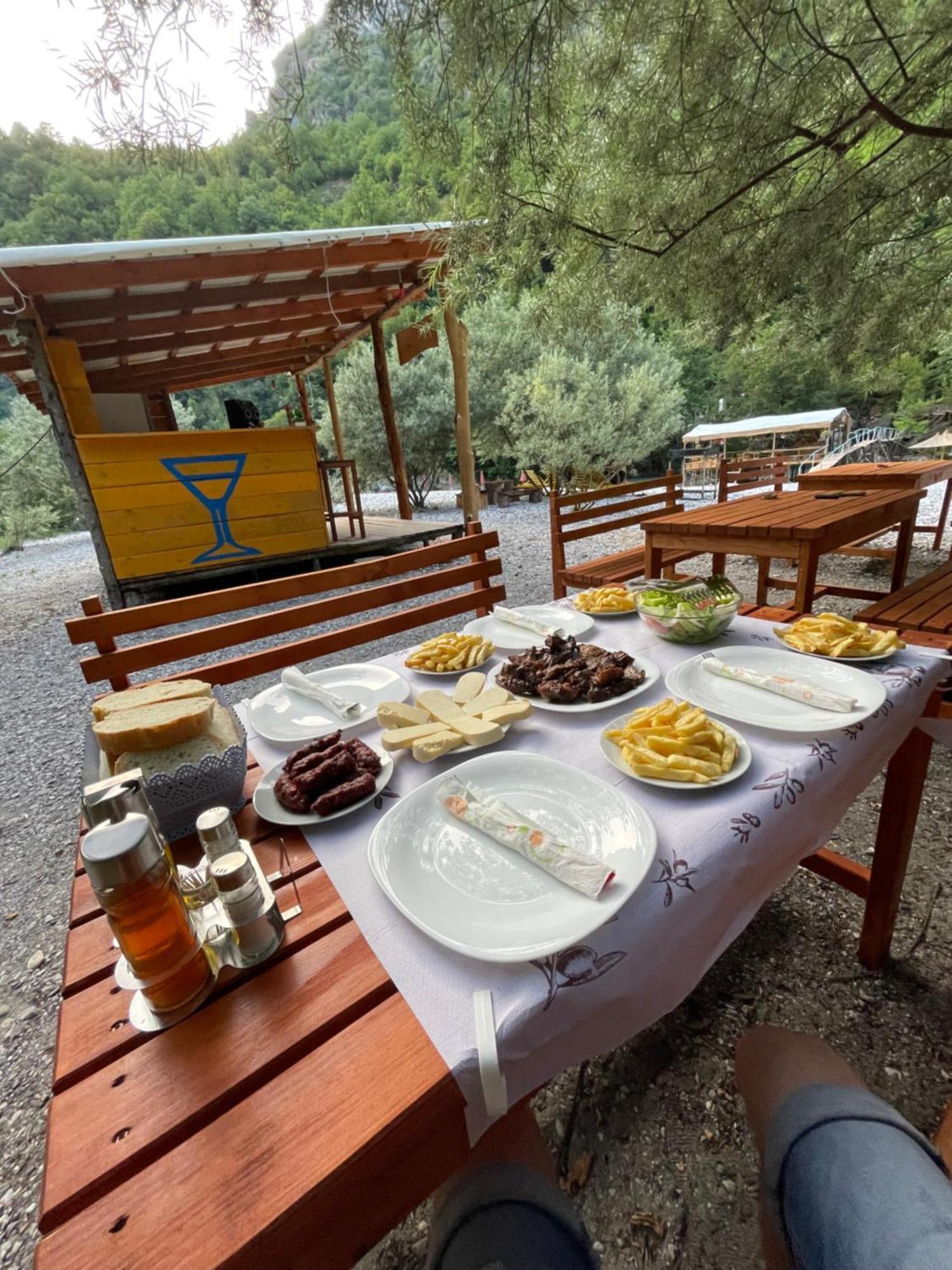 Guri I Lekes Guesthouse Moll' e Shoshit Ngoại thất bức ảnh