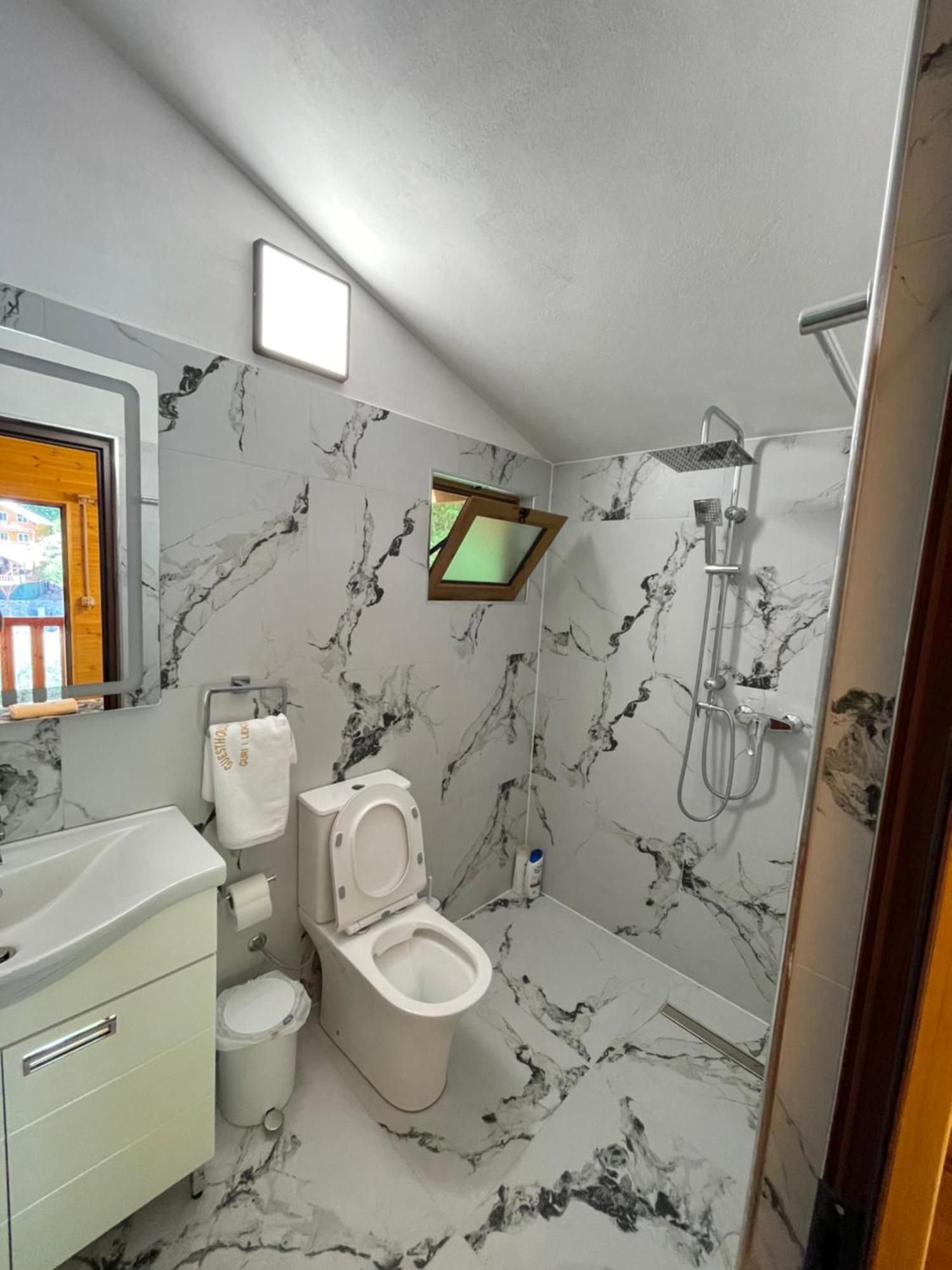 Guri I Lekes Guesthouse Moll' e Shoshit Ngoại thất bức ảnh