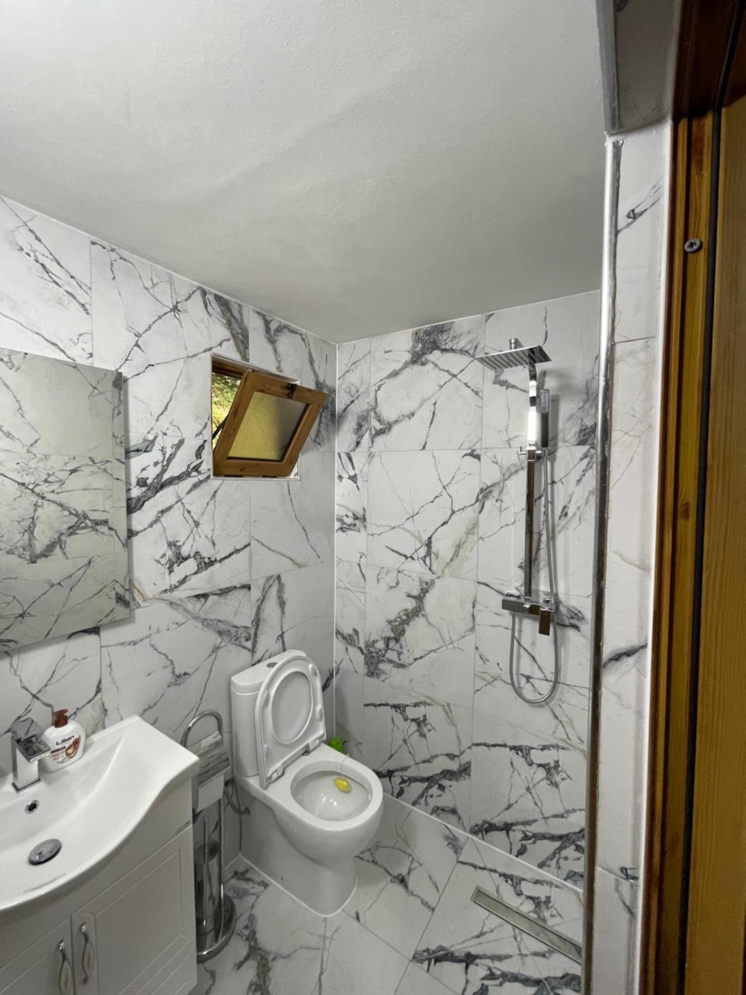 Guri I Lekes Guesthouse Moll' e Shoshit Ngoại thất bức ảnh